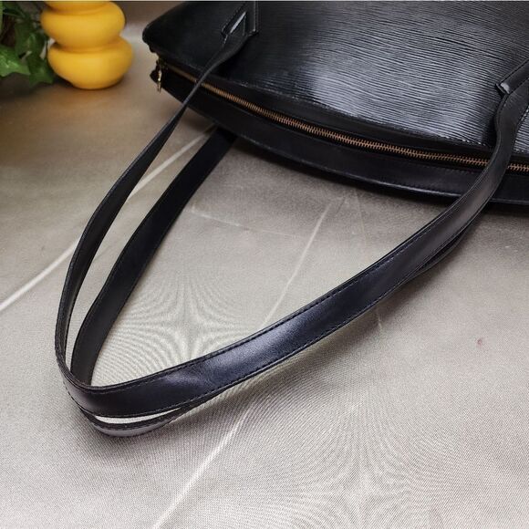 Authentic Louis Vuitton Epi St Jacques Tote W/ Matching Change Pouch & Dust Bag - Picture 6 of 17